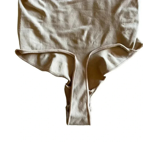 SKIMS Seamless Sculpting
Thong Bodysuit Tan Shapewear SZ 2X/ 3X #1464 - Picture 6 of 13